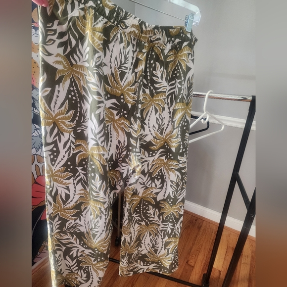 Plus size old navy bottoms 2x - Picture 2 of 3